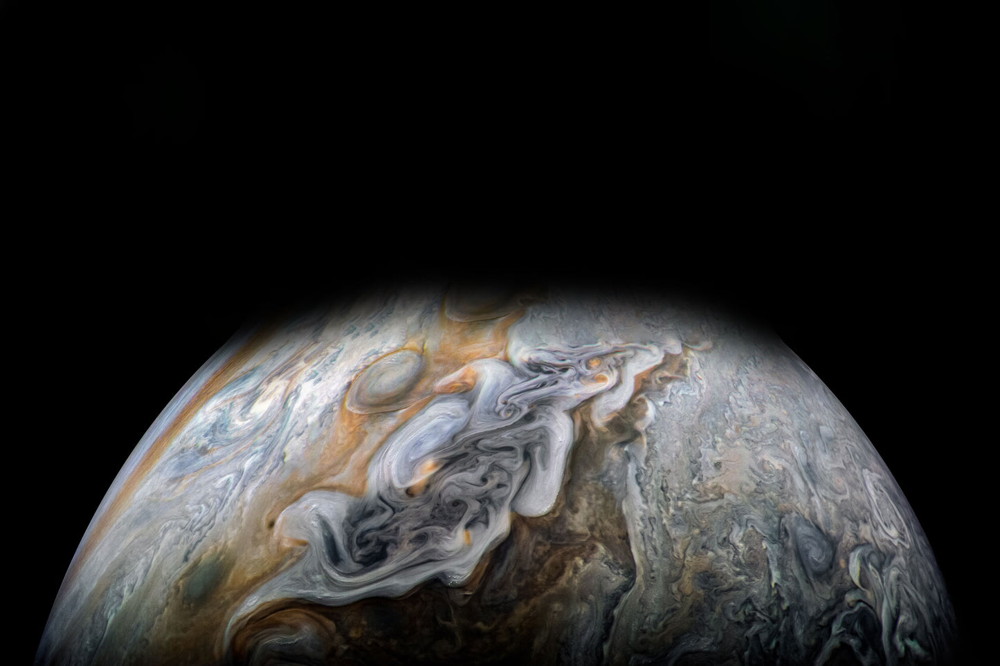 Dunkler und stürmischer Jupiter